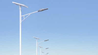 太陽(yáng)能路燈亮度跟什么因素有關(guān)？