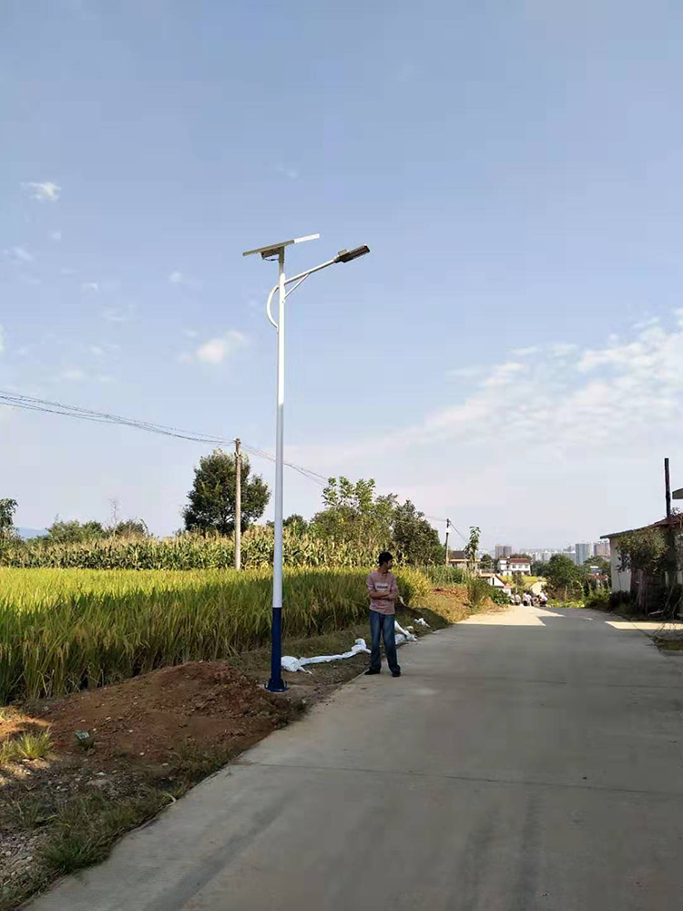 太陽(yáng)能路燈_陜西太陽(yáng)能路燈_農(nóng)村太陽(yáng)能路燈