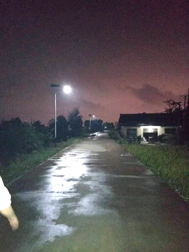 太陽(yáng)能路燈_陜西太陽(yáng)能路燈_農(nóng)村太陽(yáng)能路燈